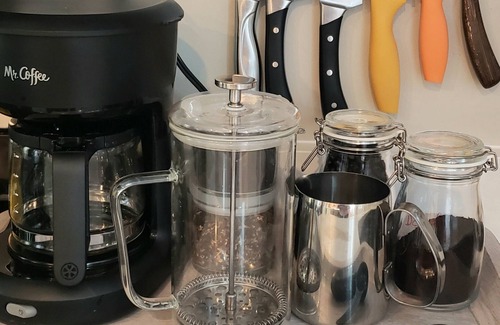 Fairlawn House | Global vibe, near metro, Smithsonian, sports arenas, yes to pets!