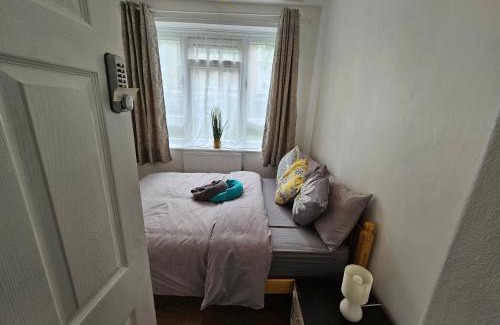 Bethnal Green House | Globe Rooms