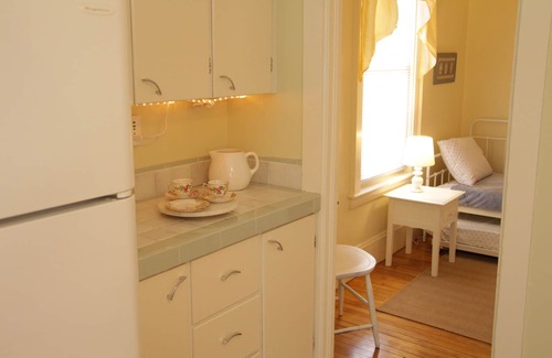 Munjoy Hill Apartment | Glorious getaway on Portland's Eastern Promenade.