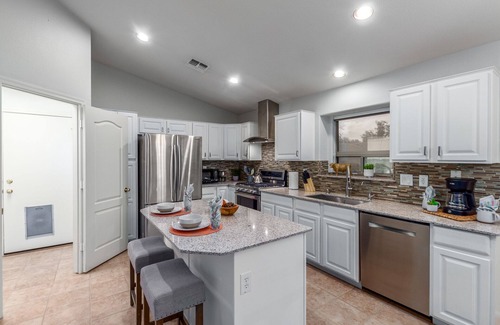 Canyon Trails House | Glorious Hot Pool! Goodyear Stadium! Gameroom