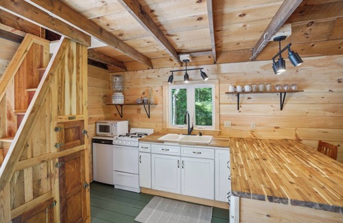 Gloversville Apartment | Gloversville Retreat with Patio & Lake Access!