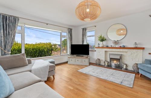 Saundersfoot House | Glynmar - Sea Glimpses Hot Tub Pool Table