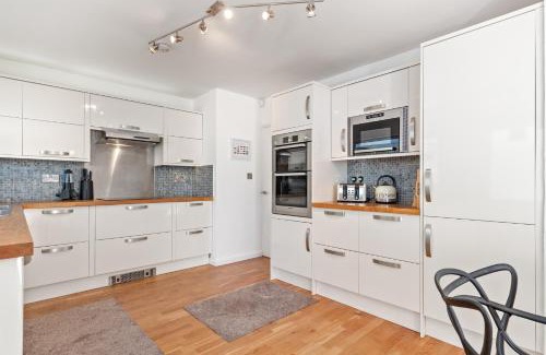 Saundersfoot House | Glynmar - Sea Glimpses Hot Tub Pool Table