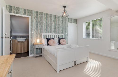 Saundersfoot House | Glynmar - Sea Glimpses Hot Tub Pool Table