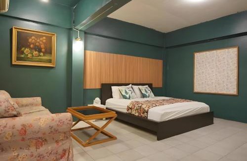 Wang Burapha Phirom Apartment | GO INN The Grand Palace - MRT Samyot Station