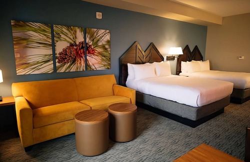Tannersville Hotel | Go Skiing in Pennsylvania Mountain Range! Ski-to-Door Resort w/Hot Spring Bath!