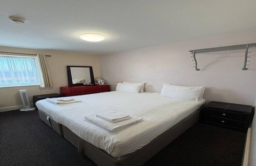 Quedgeley Apartment | GO2 Gloucester Hotel by OYO | Standard Double