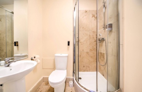 Quedgeley Apartment | GO2 Gloucester Hotel by OYO | Standard Twin