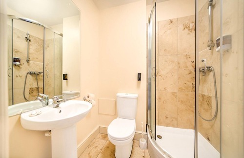 Quedgeley Apartment | GO2 Gloucester Hotel by OYO | Standard Twin