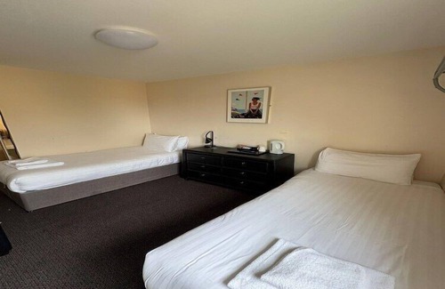 Quedgeley Apartment | GO2 Gloucester Hotel by OYO | Standard Twin