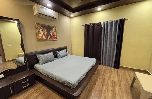 Noida Other | GoBravo 37: 2BHK Farm with Private Pool & Lawn,Perfect for Parties & Staycations