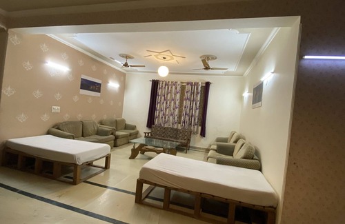 South West House | GoBravo 3Bhk for Parties Near Airport & Cyber City Gurgaon - Pet Friendly