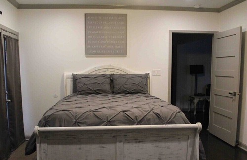 Chalmette House | God's Water Lou LLC · Quiet New Orleans Escape - Magnolia Bungalow