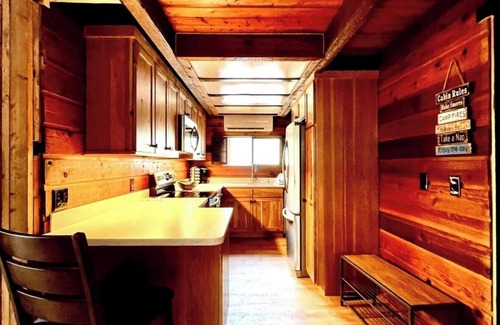 West Glacier House | Going To The Sun Retreat 5 Minutes to Glacier Park