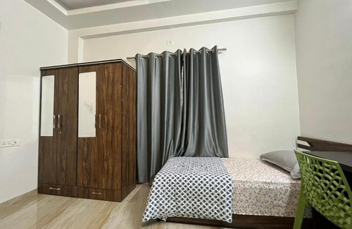 Viman Nagar Bed & Breakfast | Gokul Nagar (only for Female)
