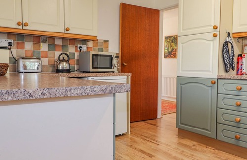 Newport Cottage | GOLDCREST, pet friendly, with a garden in Newport, Pembrokeshire