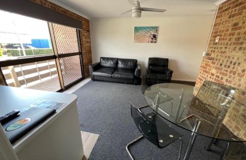 Caloundra Hotel | Golden Beach Motor Inn, Caloundra