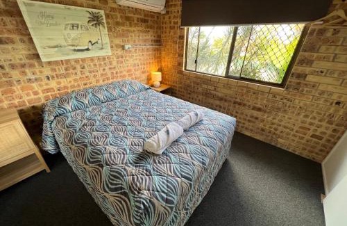 Caloundra Hotel | Golden Beach Motor Inn, Caloundra