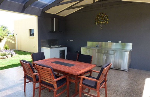 Mount Gambier Hotel | Golden Chain Tower Motor Inn