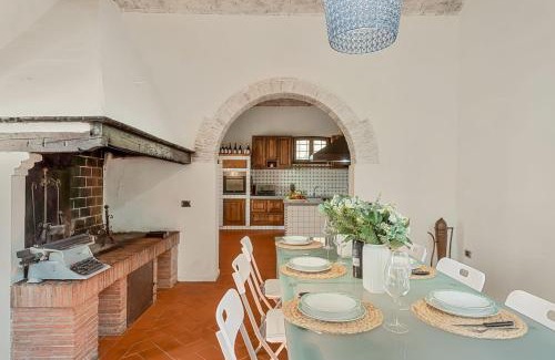 San Miniato Villa | GOLDEN LUXE - Elegant Tuscan Castle Pool and Tennis Court