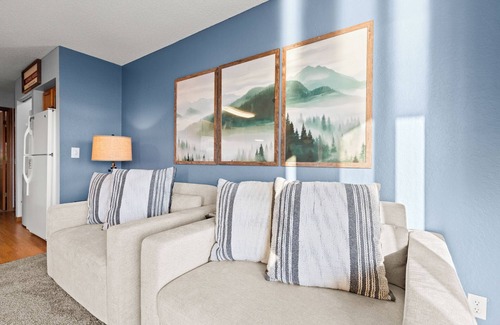 Osage Beach Condo | Golden Reef! NEW pool! State park views! GR102