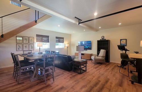 Talent House | Golden Valley Unit B ~ Minutes to OSF