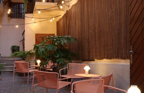 Caldaro Sulla Strada del Vino Apartment | Goldengel Suite in the heart of Caldaro with climate and Wi-Fi