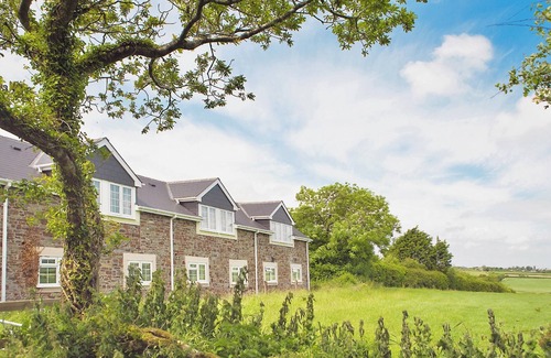Woolfardisworthy Apartment | Goldfinch Apartment - UK49296