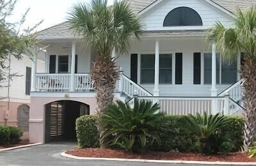 Isle of Palms Cottage | Golf Cart and Quiet Marsh Setting, Walk to Beach and Golf