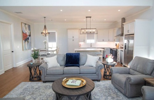 Oxford House | Golf Cottage at Country Club