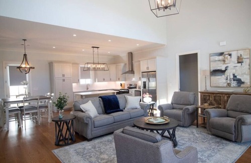 Oxford House | Golf Cottage at Country Club