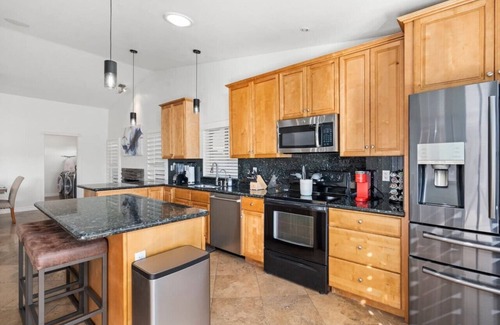 North Mountain Apartment | Golf getaway in phoenix! Rv parking & EV charging!