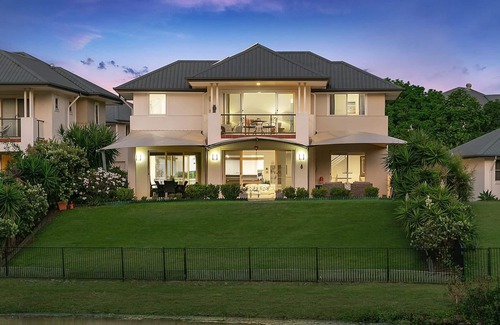Robina House | Golf Home Paradise