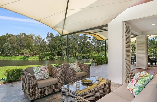 Robina House | Golf Home Paradise