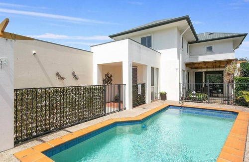 Robina House | Golf Home Paradise