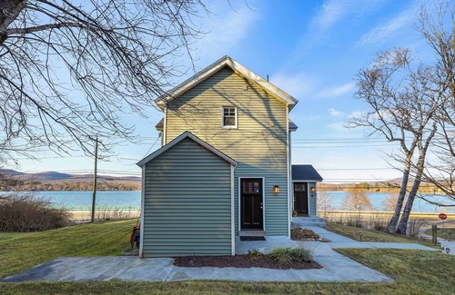 Pittsfield House | Golf, Swim & Ski: Gem w/Lake Access in Pittsfield