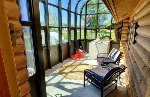 Warmsprings House | Golfcourse Getaway - Spacious and Relaxing Log Home