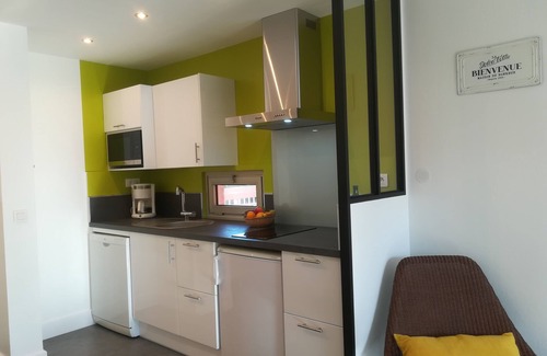 Golfe Juan Apartment | Golfe-Juan les Pins: 2 rooms, air conditioning, wifi, swimming pool, parking, beaches, shops