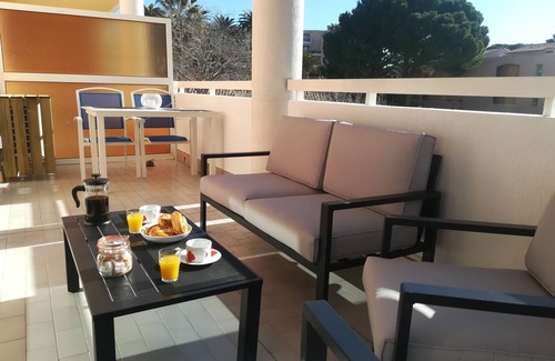Golfe Juan Apartment | Golfe-Juan les Pins: 2 rooms, air conditioning, wifi, swimming pool, parking, beaches, shops