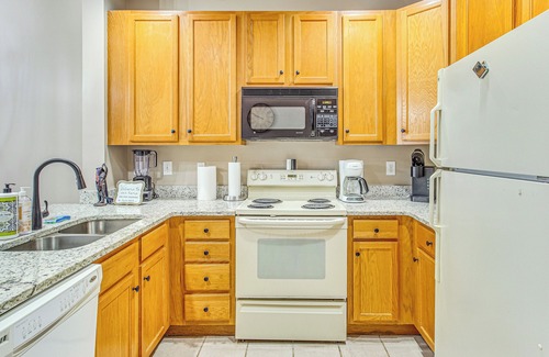 Red Hill Condo | Golfer's Getaway: Myrtle Beach Condo w/Patio