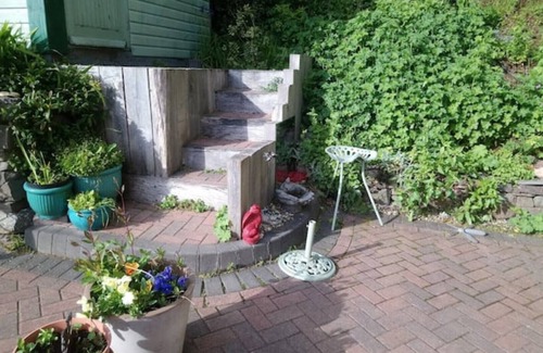 Laugharne Cottage | Golwg Harddwch Cottage, The Longlanes Laugharne, Carmarthen, South West Wales UK