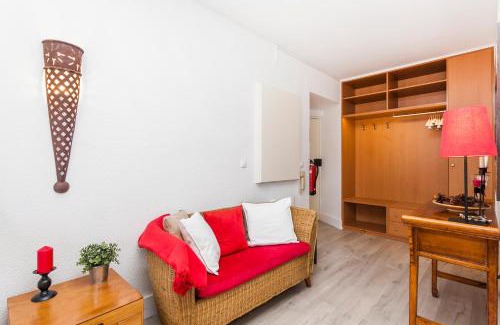 Cascais Apartment | Gomes Freire Studio with Balcony