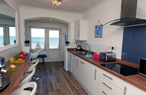 Saundersfoot Apartment | Gone to the Beach - Luxury Cottage, Sea Views, Direct Access to Beach, Pet Friendly