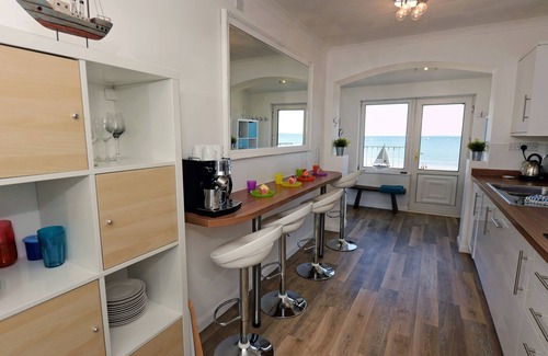 Saundersfoot Apartment | Gone to the Beach - Luxury Cottage, Sea Views, Direct Access to Beach, Pet Friendly