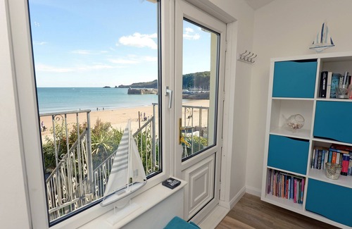 Saundersfoot Apartment | Gone to the Beach - Luxury Cottage, Sea Views, Direct Access to Beach, Pet Friendly
