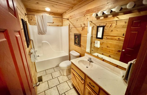 Mountain View Cabin | Gone With The Wind #47 New cabin to VRBO walking distance from courthouse square
