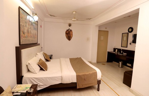 Udaipur City Centre Hotel | Good Hotel in Heart of the City . Best for family and Friends