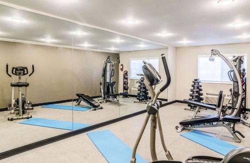 West Central Westminster House | Good value and friendly service near 1stBank Center!