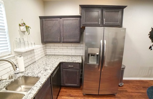Chickasha House | Good Vibes Chickasha | Fiber | TV | W/D | Parking!
