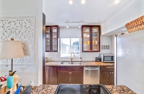 Venice Condo | Good Vibes Only Beach Condo in a Tranquil 55+ Community